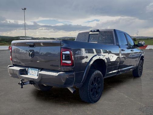 Granite Crystal Metallic Clearcoat 2022 RAM 2500 Laramie Crew Cab 4x4 8' Box