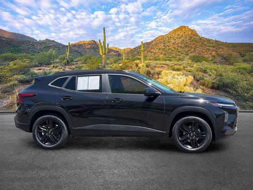 Mosaic Black Metallic 2025 Chevrolet Trax FWD ACTIV