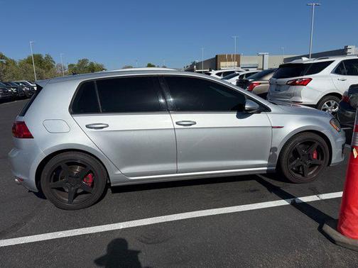 2017 Volkswagen Golf GTI 2.0T SE 4-Door