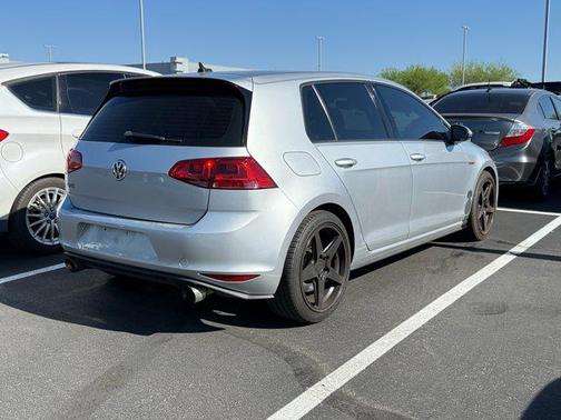 2017 Volkswagen Golf GTI 2.0T SE 4-Door