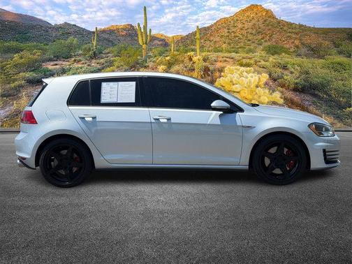 2017 Volkswagen Golf GTI 2.0T SE 4-Door