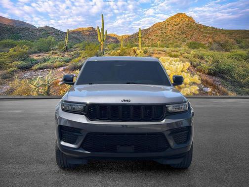 Baltic Gray Metallic Clearcoat 2022 Jeep Grand Cherokee Altitude