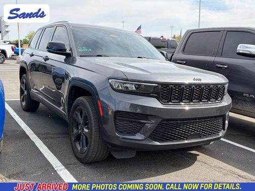 Baltic Gray Metallic Clearcoat 2022 Jeep Grand Cherokee Altitude