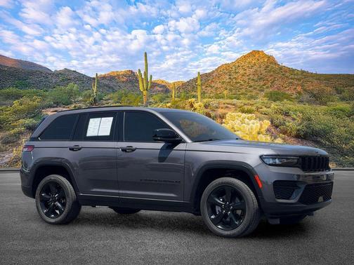 Baltic Gray Metallic Clearcoat 2022 Jeep Grand Cherokee Altitude