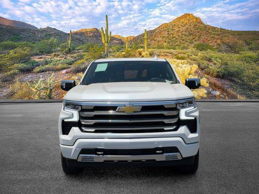 Crystal White Tricoat 2025 Chevrolet Silverado 1500 High Country