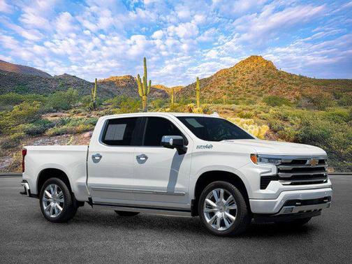 Crystal White Tricoat 2025 Chevrolet Silverado 1500 High Country