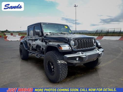 Black Clearcoat 2025 Jeep Gladiator Nighthawk