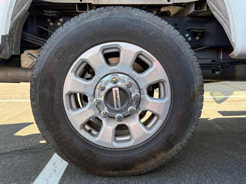 Oxford White 2024 Ford F-350 XLT