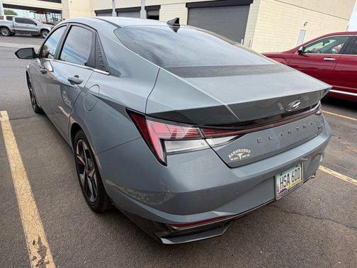 2018 Hyundai ELANTRA SE