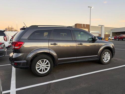 Granite Pearlcoat 2017 Dodge Journey SXT