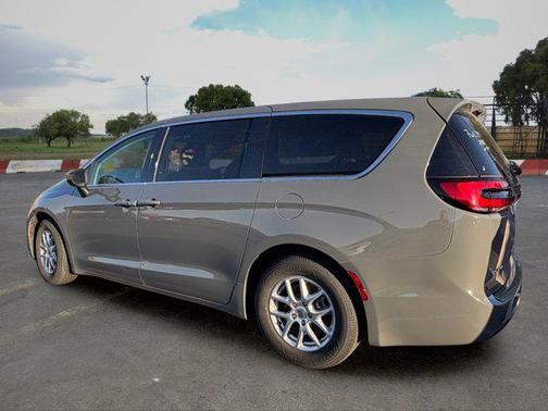 Ceramic Gray Clearcoat 2023 Chrysler Pacifica Touring L