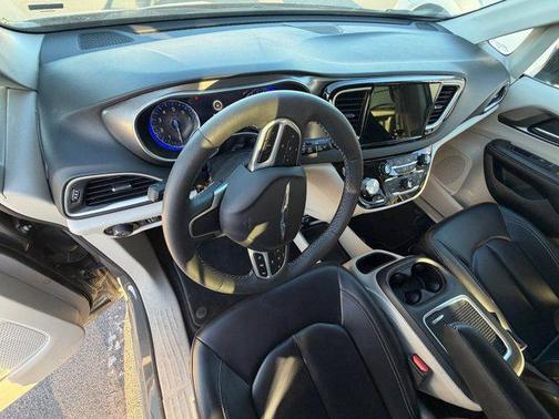 Ceramic Gray Clearcoat 2023 Chrysler Pacifica Touring L