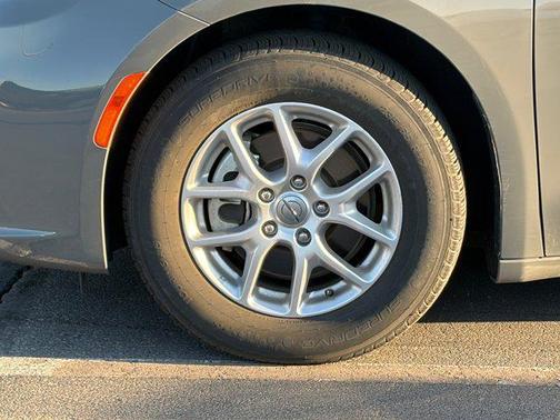 Ceramic Gray Clearcoat 2023 Chrysler Pacifica Touring L