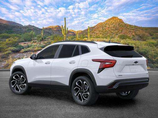Summit White 2026 Chevrolet Trax FWD 2RS