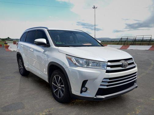 Blizzard Pearl 2018 Toyota Highlander XLE