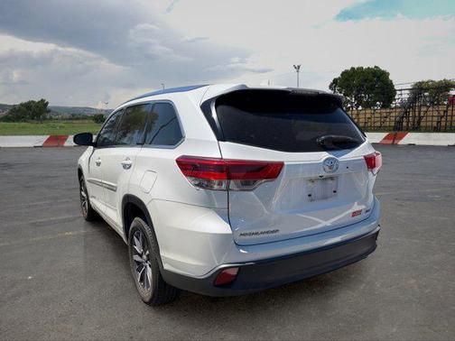 Blizzard Pearl 2018 Toyota Highlander XLE