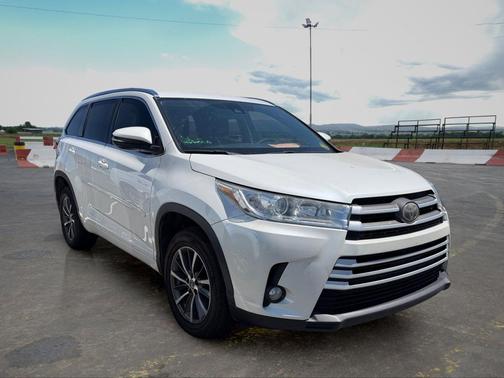 Blizzard Pearl 2018 Toyota Highlander XLE