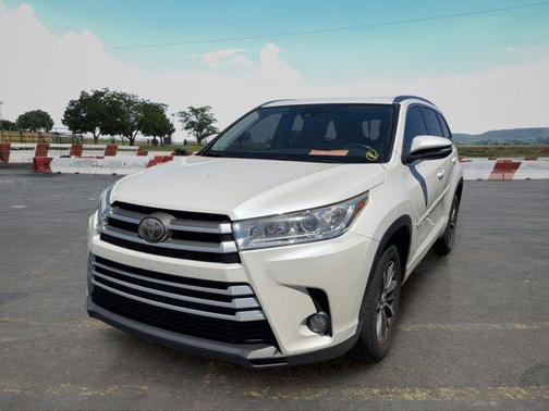 Blizzard Pearl 2018 Toyota Highlander XLE