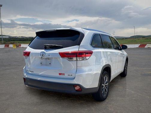 Blizzard Pearl 2018 Toyota Highlander XLE