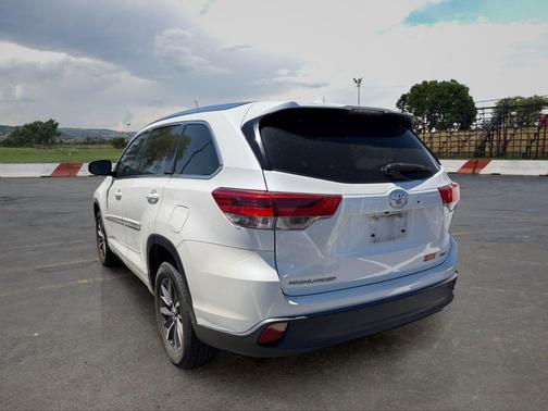 Blizzard Pearl 2018 Toyota Highlander XLE