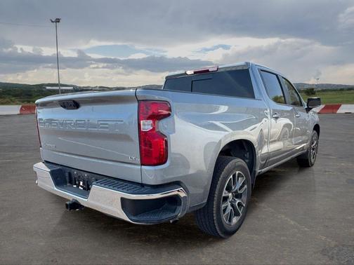 Sterling Gray Metallic 2024 Chevrolet Silverado 1500 LT