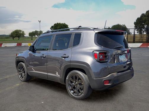 Granite Crystal Metallic Clearcoat 2018 Jeep Renegade Altitude