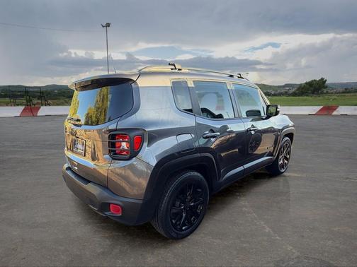 Granite Crystal Metallic Clearcoat 2018 Jeep Renegade Altitude