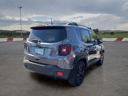 Granite Crystal Metallic Clearcoat 2018 Jeep Renegade Altitude