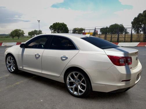 White Diamond Tricoat 2014 Chevrolet Malibu 2LZ