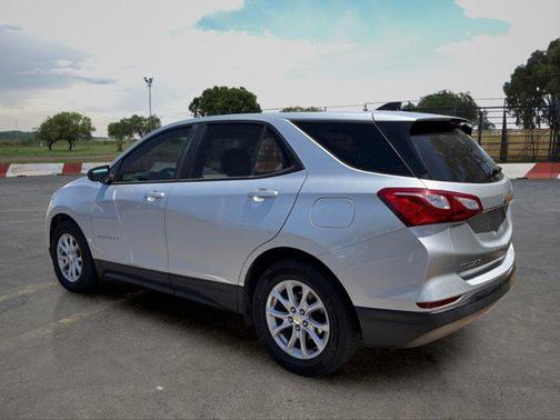 Silver Ice Metallic 2021 Chevrolet Equinox LS