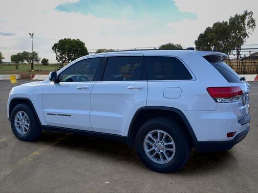 Bright White Clearcoat 2019 Jeep Grand Cherokee Laredo