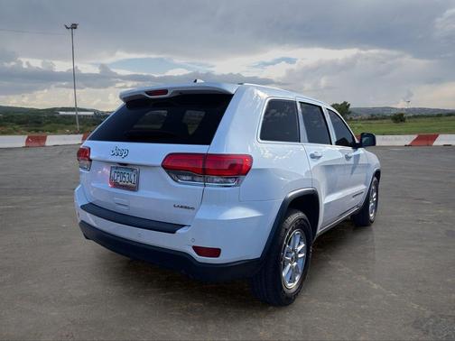 Bright White Clearcoat 2019 Jeep Grand Cherokee Laredo