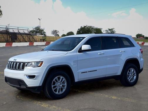 Bright White Clearcoat 2019 Jeep Grand Cherokee Laredo
