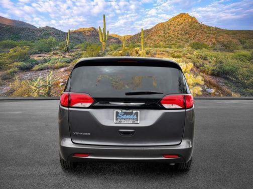 Granite Crystal Metallic Clearcoat 2023 Chrysler Voyager LX