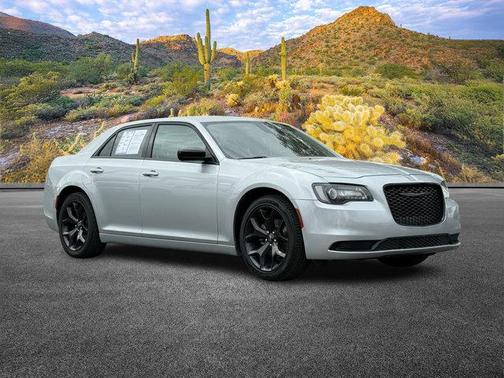 2022 Chrysler 300 Touring