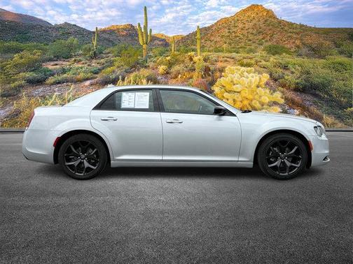 2022 Chrysler 300 Touring