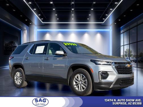 Sterling Gray Metallic 2023 Chevrolet Traverse LT Cloth