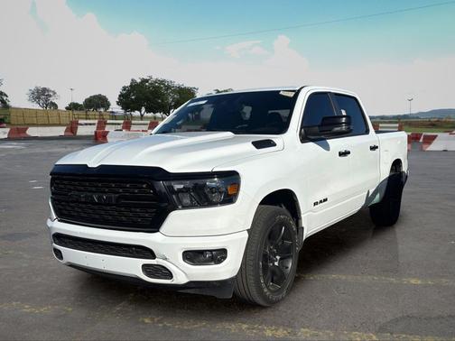 Bright White Clearcoat 2024 RAM 1500 Big Horn/Lone Star
