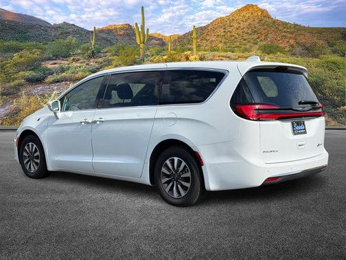 2022 Chrysler Pacifica Hybrid Touring L