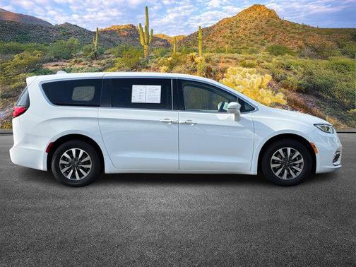 2022 Chrysler Pacifica Hybrid Touring L