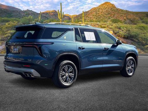 2024 Chevrolet Traverse LT