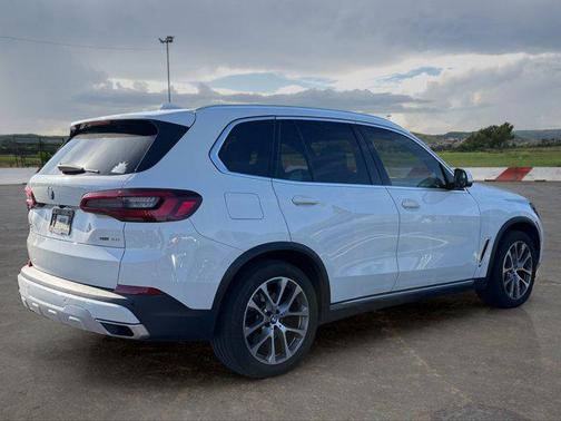 Alpine White 2021 BMW X5 sDrive40i