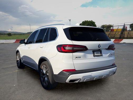 Alpine White 2021 BMW X5 sDrive40i