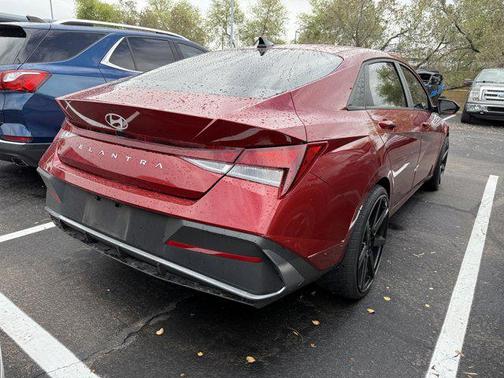 2024 Hyundai ELANTRA SE