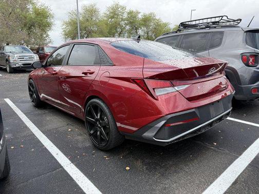 2024 Hyundai ELANTRA SE