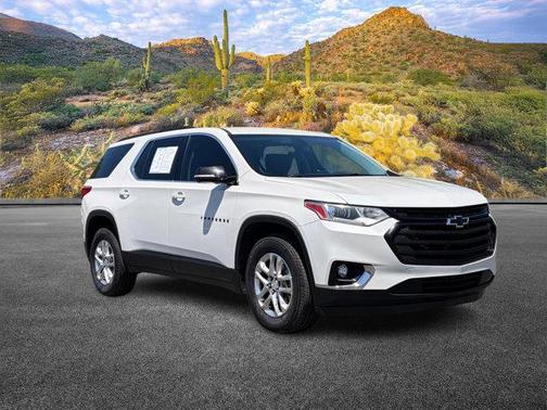 Iridescent Pearl Tricoat 2019 Chevrolet Traverse LT Cloth