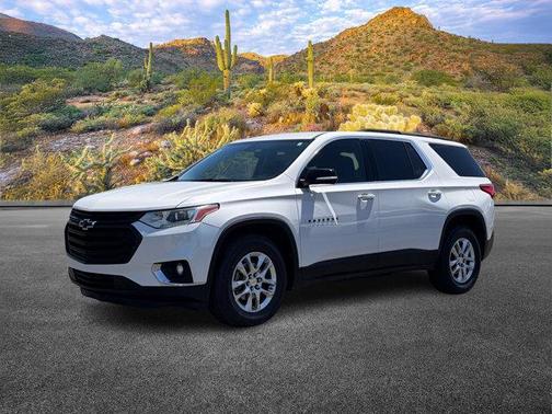 Iridescent Pearl Tricoat 2019 Chevrolet Traverse LT Cloth