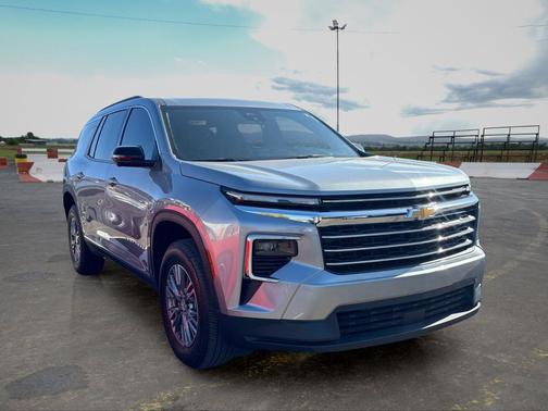 Sterling Gray Metallic 2025 Chevrolet Traverse LT