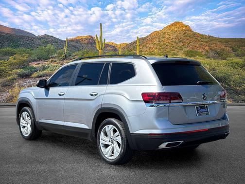Platinum Gray Metallic 2021 Volkswagen Atlas 3.6L SE w/Technology