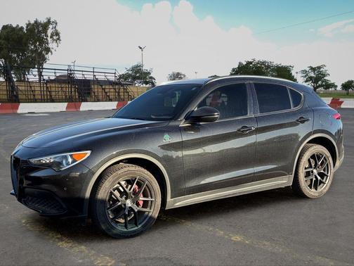 Vulcano Black Metallic 2019 Alfa Romeo Stelvio Ti
